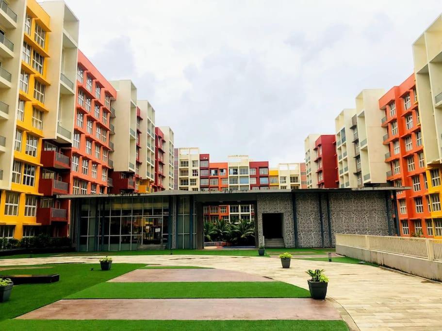 Lovely 2-Bedroom Sea View Serviced Apartment Dabolim Goa Kültér fotó