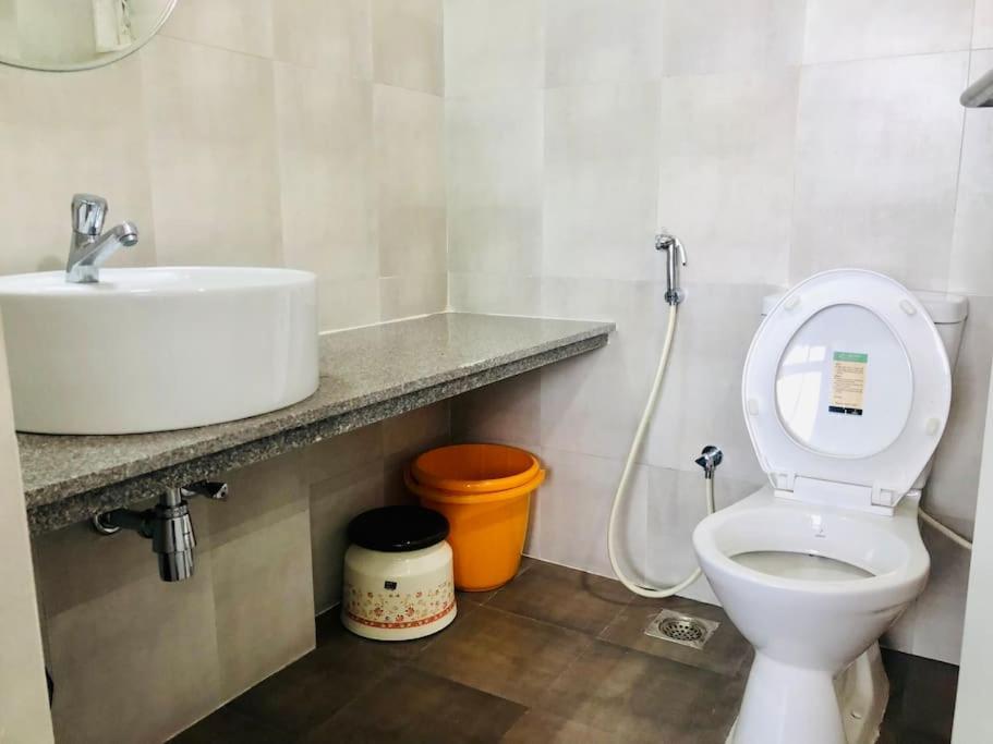 Lovely 2-Bedroom Sea View Serviced Apartment Dabolim Goa Kültér fotó