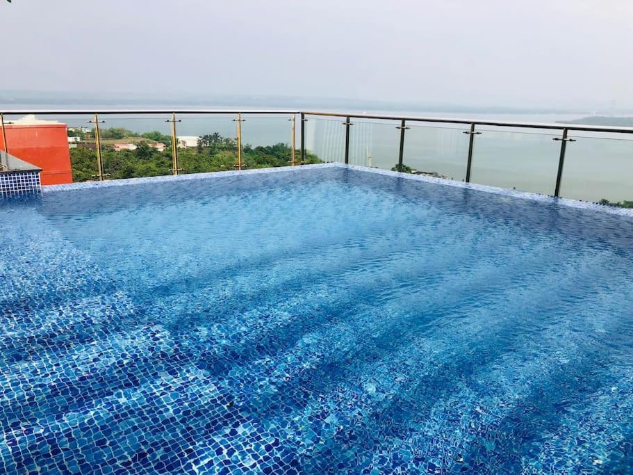 Lovely 2-Bedroom Sea View Serviced Apartment Dabolim Goa Kültér fotó
