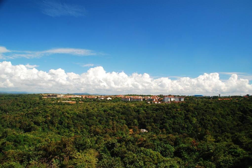 Lovely 2-Bedroom Sea View Serviced Apartment Dabolim Goa Kültér fotó